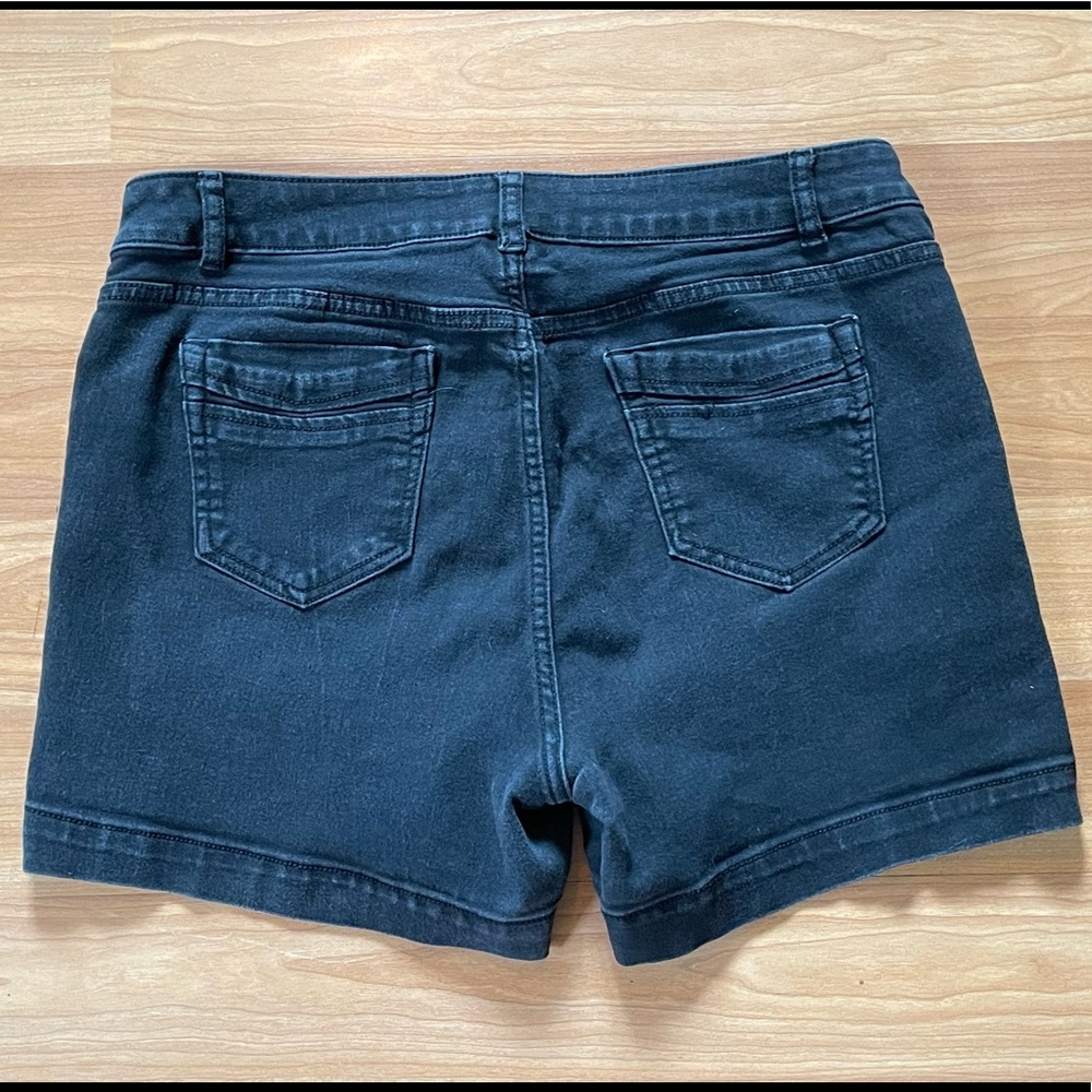 d. jeans black jean shorts size 14. - Picture 2 of 6